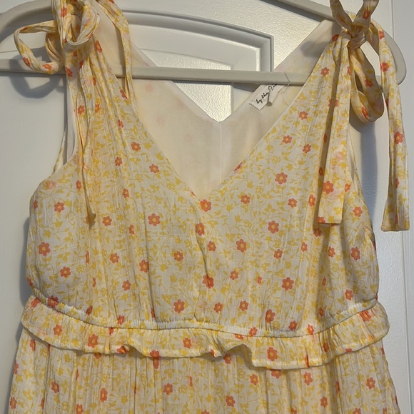 Adorable Yellow Tiered Midi dress with bow shoulder details - Picture 2 of 3